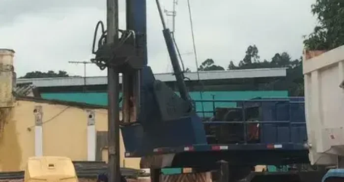 Estacas escavadas em Juquitiba