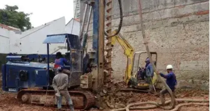 Execução de estaca escavada mecanicamente Zona Leste