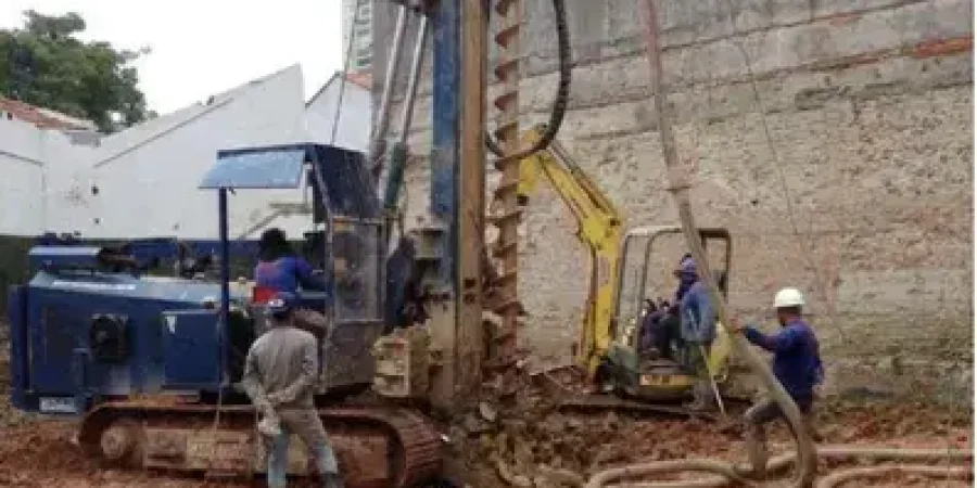 Execução de estaca escavada mecanicamente Zona Leste